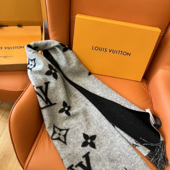 Reversible Wool Scarf - Picture 9 of 9